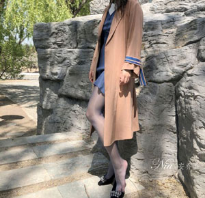 欧美丝袜美女图片_无删减在线播放